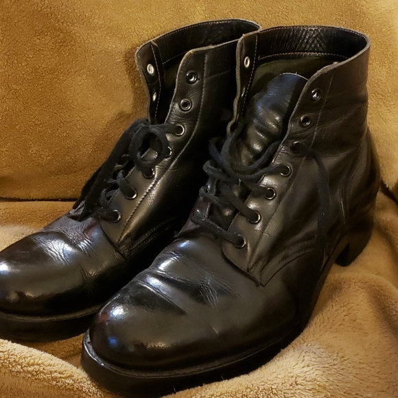 Vibram Other - Vibram black boots